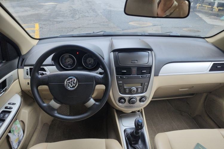 Used Buick Excelle 2013 1.5L Manual Classic Model Center Console