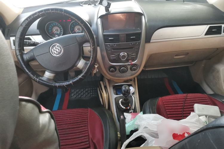 Used Buick Excelle 2013 1.5L Manual Classic Model Center Console