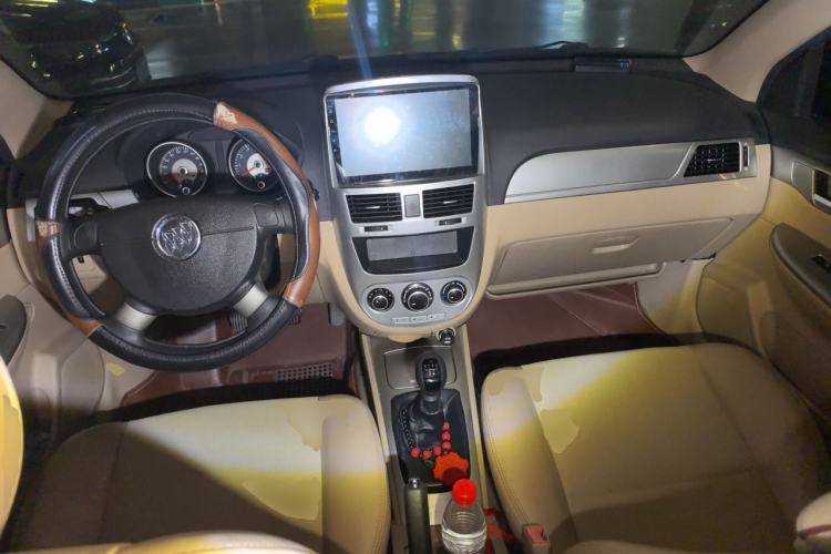Used Buick Excelle 2013 1.5L Manual Classic Model Center Console