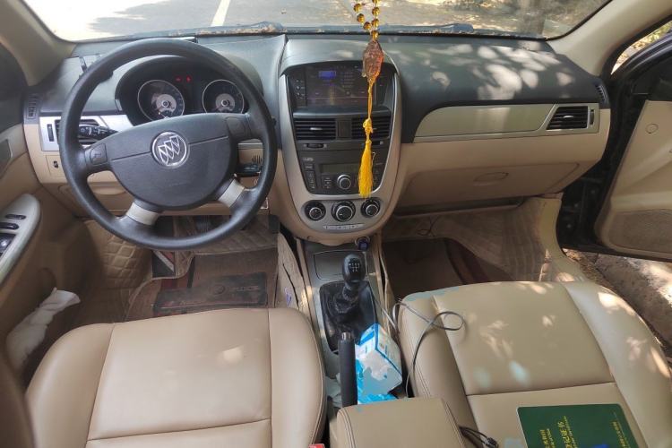 Used Buick Excelle 2013 1.5L Manual Classic Model Center Console