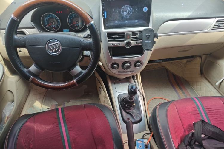 Used Buick Excelle 2013 1.5L Manual Classic Model Center Console