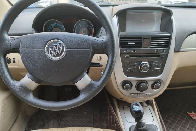 Used Buick Excelle 2013 1.5L Manual Classic Model Center Console