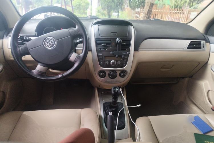 Used Buick Excelle 2013 1.5L Manual Classic Model Center Console