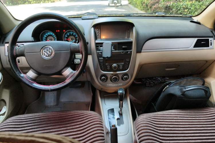 Used Buick Excelle 2013 1.5L Automatic Classic Model Center Console