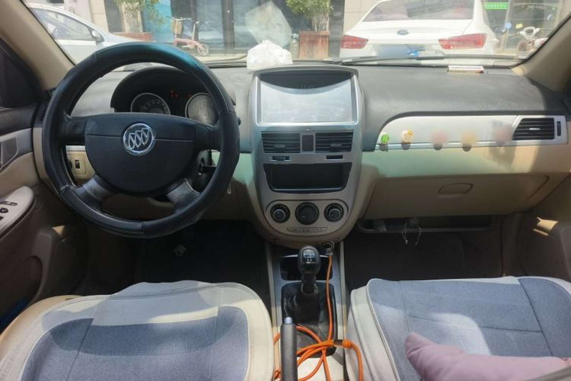 Used Buick Excelle 2013 1.5L Manual Classic Model Center Console