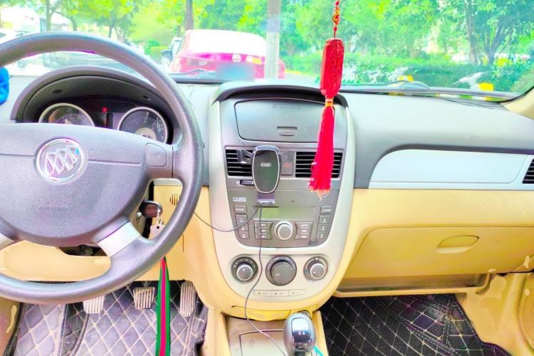 Used Buick Excelle 2013 1.5L Manual Classic Model Center Console