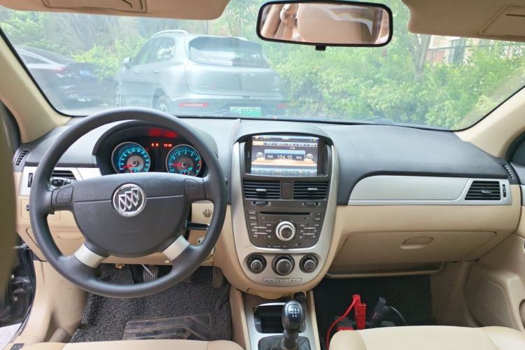 Used Buick Excelle 2013 1.5L Manual Classic Model Center Console