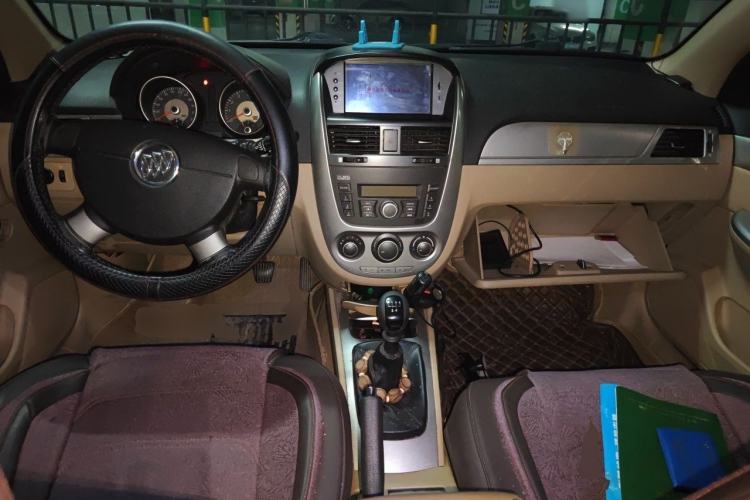 Used Buick Excelle 2013 1.5L Manual Classic Model Center Console