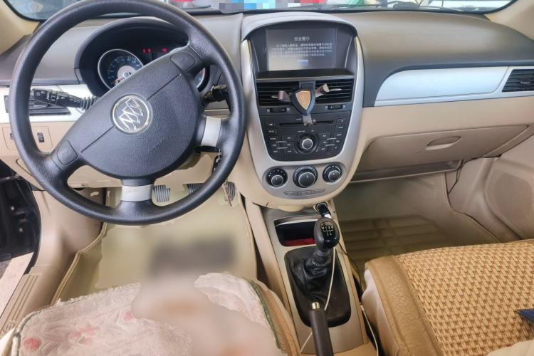Used Buick Excelle 2013 1.5L Manual Classic Model Center Console