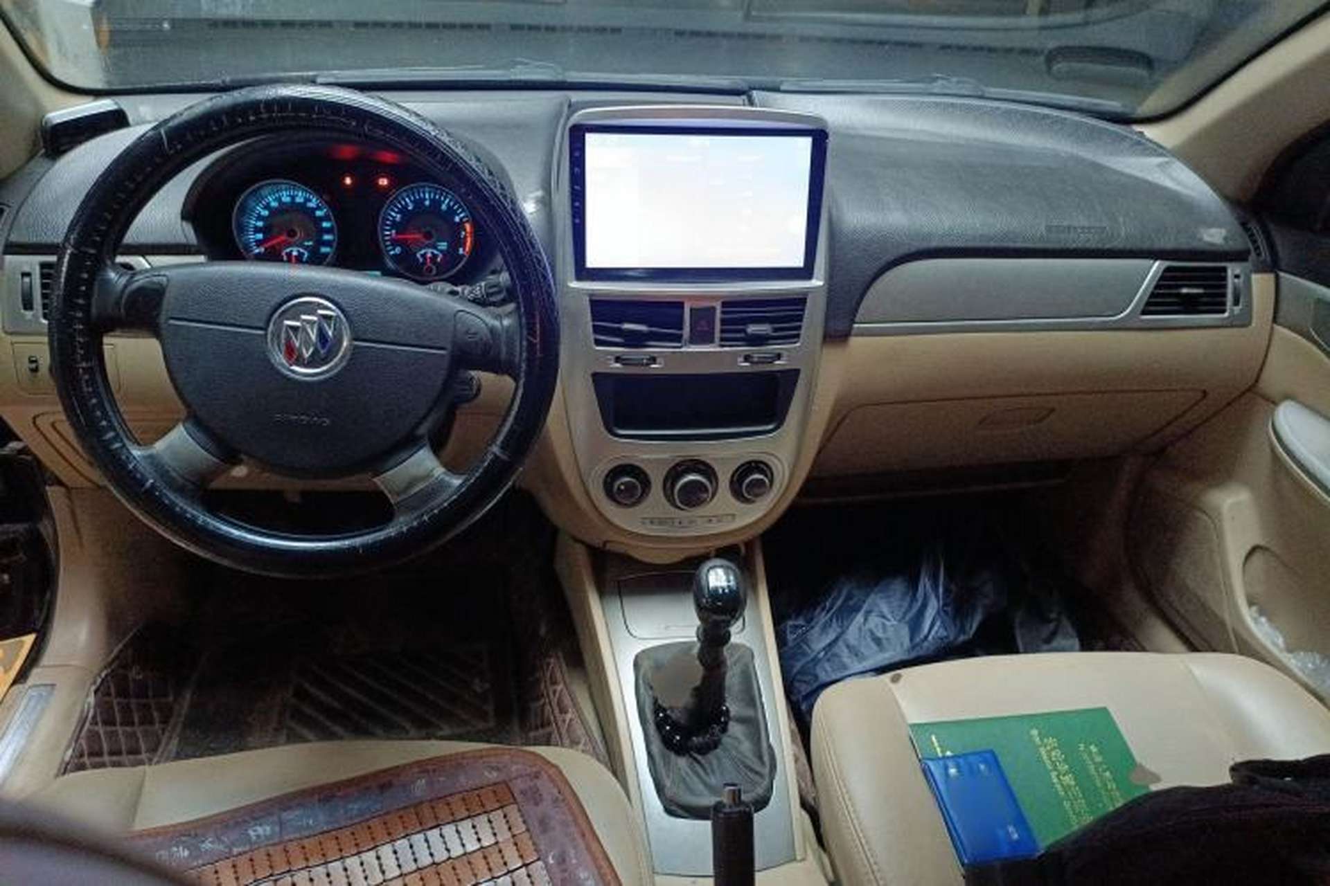 Used Buick Excelle 2013 1.5L Manual Classic Model Center Console