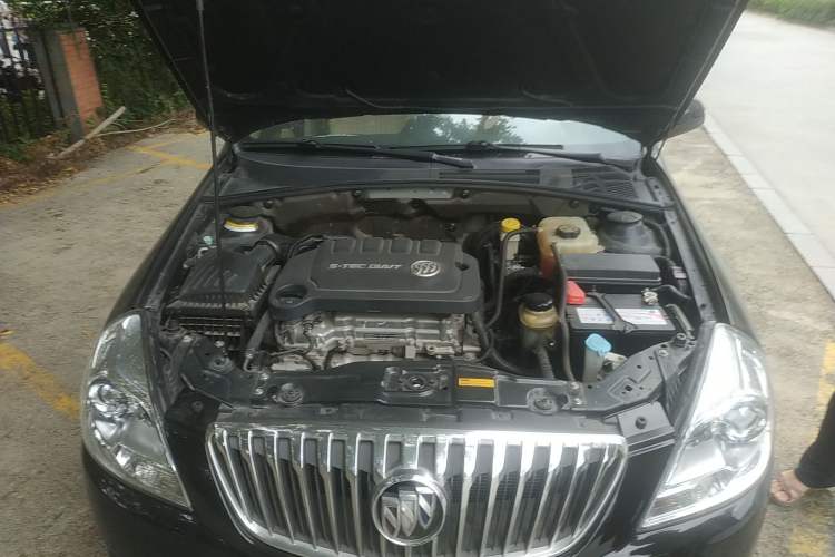 Used Buick Excelle 2013 1.5L Manual Classic Model Engine Bay