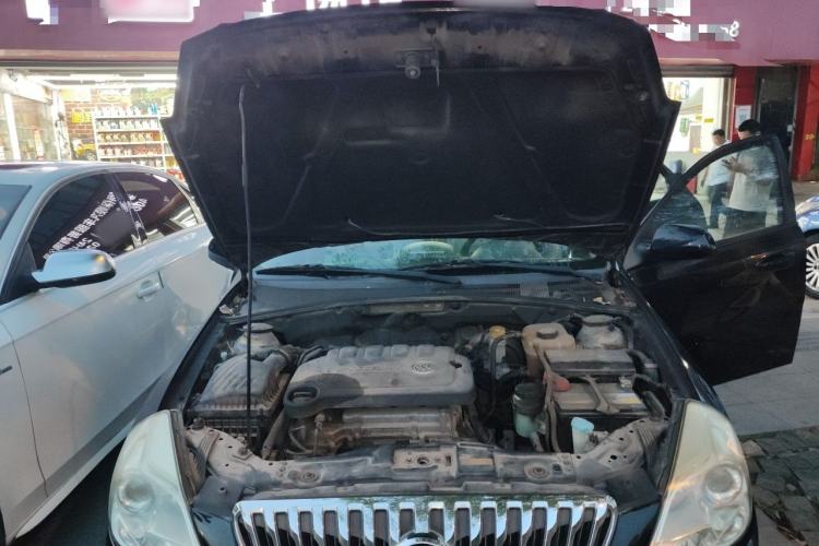 Used Buick Excelle 2013 1.5L Automatic Luxury Model Engine Bay