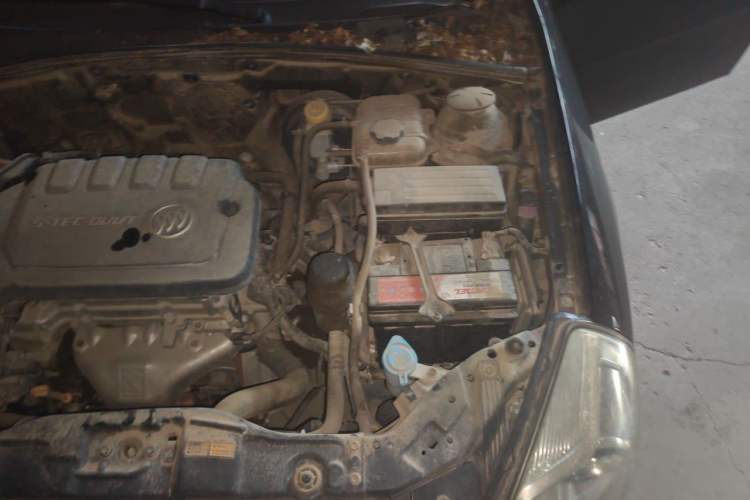 Used Buick Excelle 2013 1.5L Manual Classic Model Engine Bay Left
