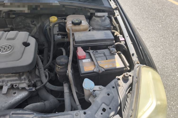 Used Buick Excelle 2013 1.5L Manual Luxury Model Engine Bay Left