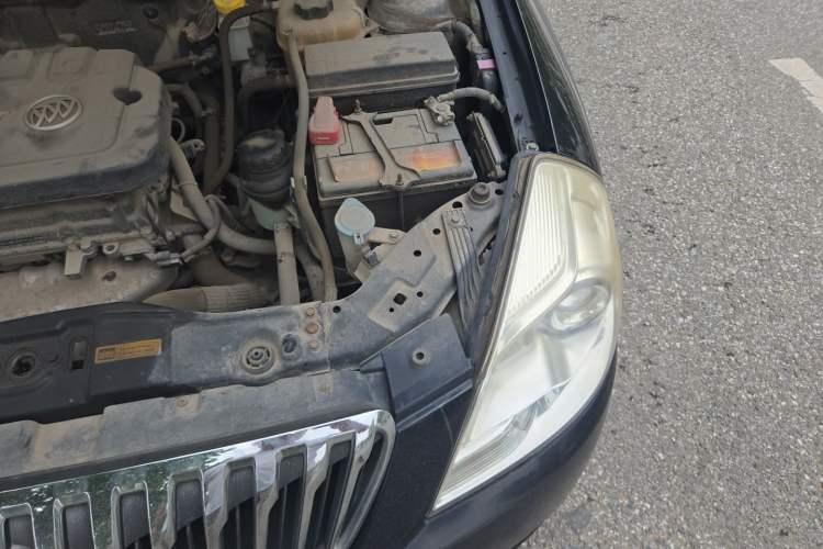 Used Buick Excelle 2013 1.5L Automatic Classic Model Engine Bay Left