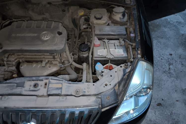 Used Buick Excelle 2013 1.5L Manual Classic Model Engine Bay Left