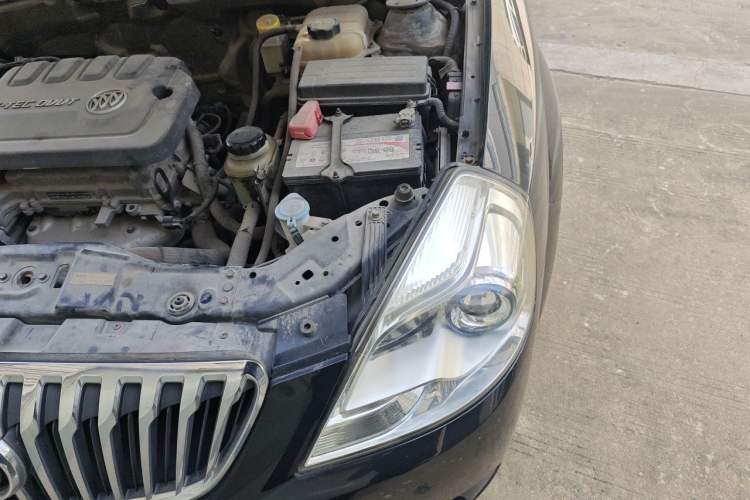 Used Buick Excelle 2013 1.5L Manual Luxury Model Engine Bay Left
