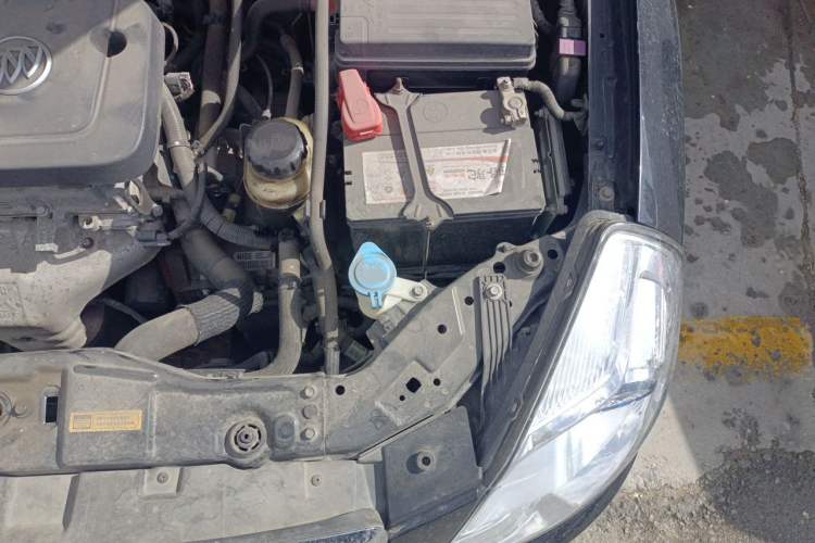 Used Buick Excelle 2013 1.5L Automatic Luxury Model Engine Bay Left