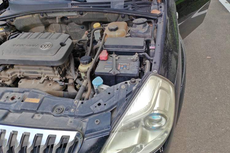 Used Buick Excelle 2013 1.5L Automatic Luxury Model Engine Bay Left