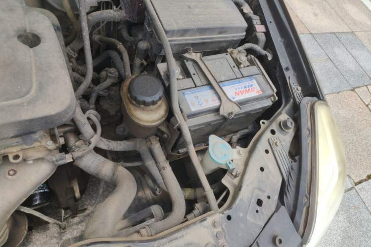 Used Buick Excelle 2013 1.5L Manual Classic Model Engine Bay Left