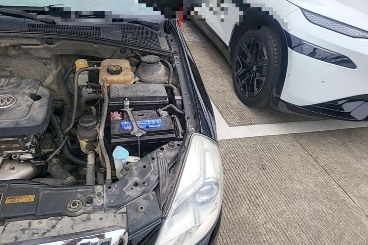 Used Buick Excelle 2013 1.5L Manual Classic Model Engine Bay Left