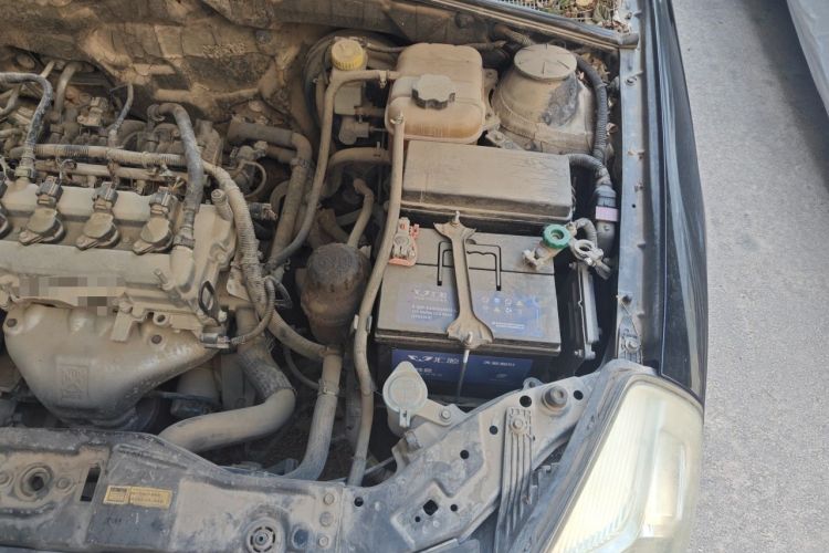 Used Buick Excelle 2013 1.5L Manual Classic Model Engine Bay Left