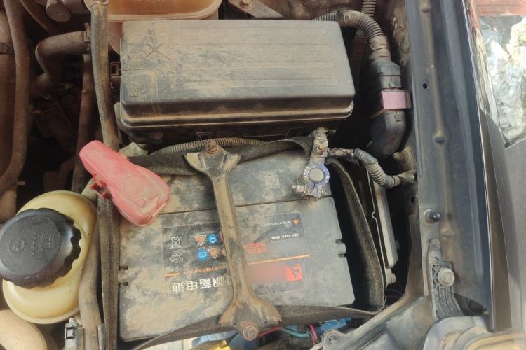 Used Buick Excelle 2013 1.5L Manual Luxury Model Engine Bay Left