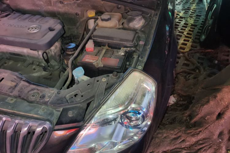 Used Buick Excelle 2013 1.5L Manual Luxury Model Engine Bay Left