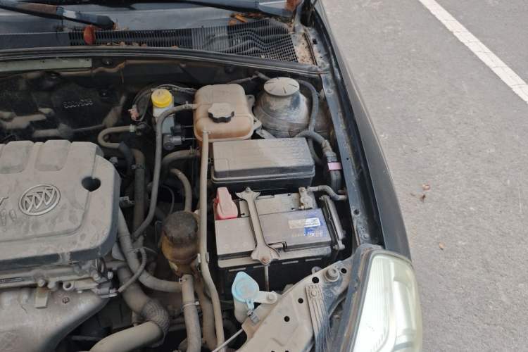 Used Buick Excelle 2013 1.5L Automatic Luxury Model Engine Bay Left