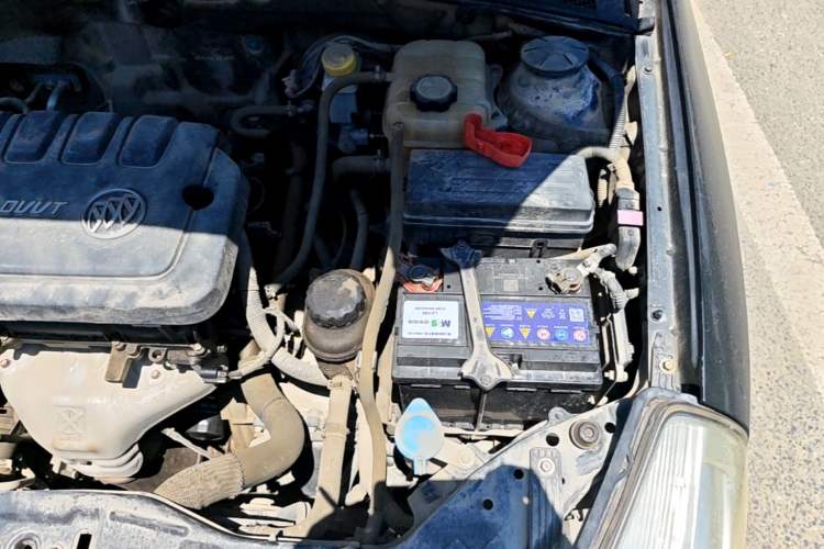 Used Buick Excelle 2013 1.5L Automatic Classic Model Engine Bay Left