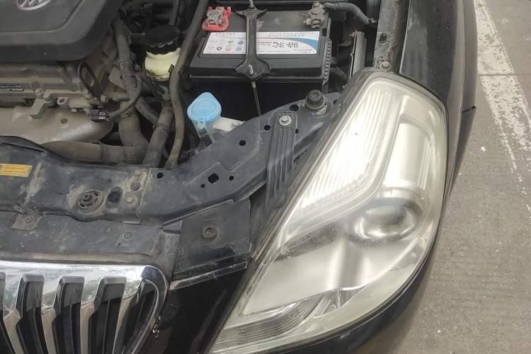 Used Buick Excelle 2013 1.5L Manual Luxury Model Engine Bay Left