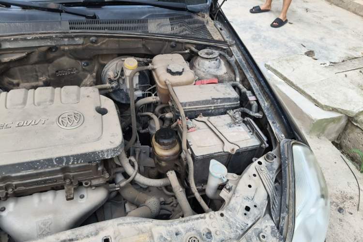 Used Buick Excelle 2013 1.5L Automatic Luxury Model Engine Bay Left