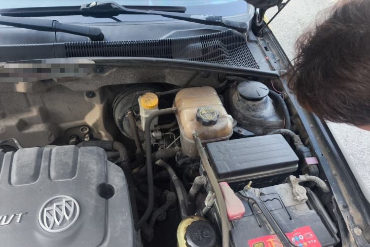 Used Buick Excelle 2013 1.5L Manual Classic Model Engine Bay Left