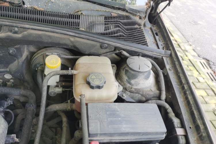 Used Buick Excelle 2013 1.5L Manual Luxury Model Engine Bay Left