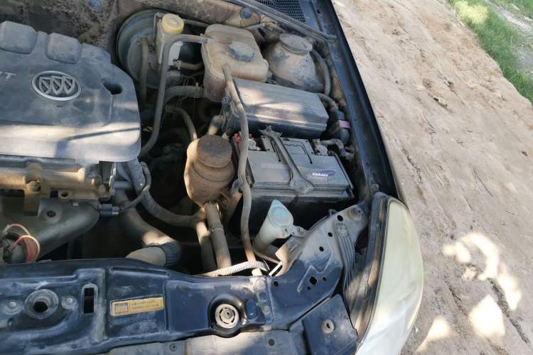 Used Buick Excelle 2013 1.5L Manual Classic Model Engine Bay Left