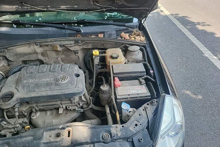 Used Buick Excelle 2013 1.5L Manual Luxury Model Engine Bay Left