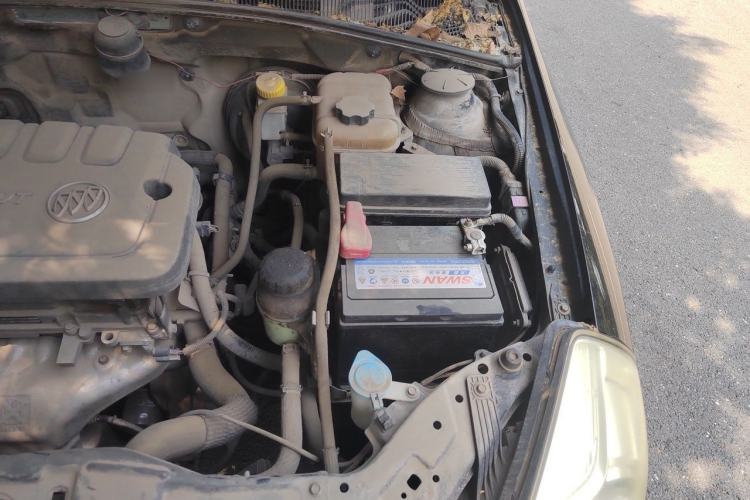 Used Buick Excelle 2013 1.5L Manual Classic Model Engine Bay Left