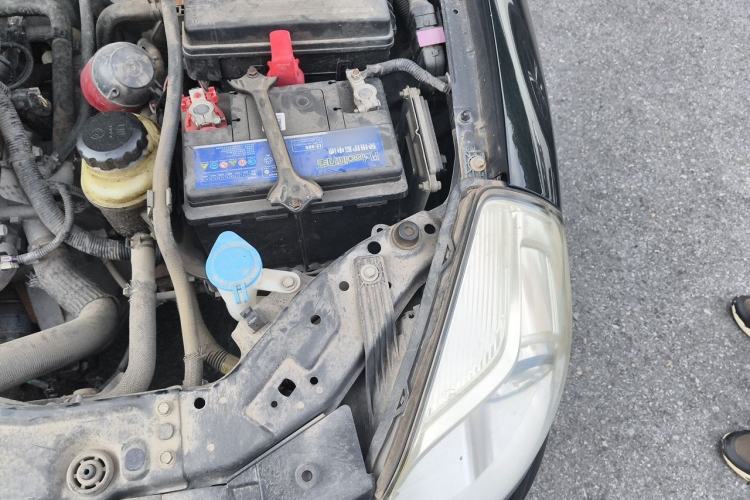 Used Buick Excelle 2013 1.5L Manual Classic Model Engine Bay Left