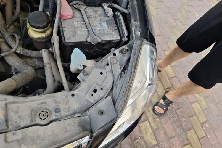 Used Buick Excelle 2013 1.5L Automatic Classic Model Engine Bay Left