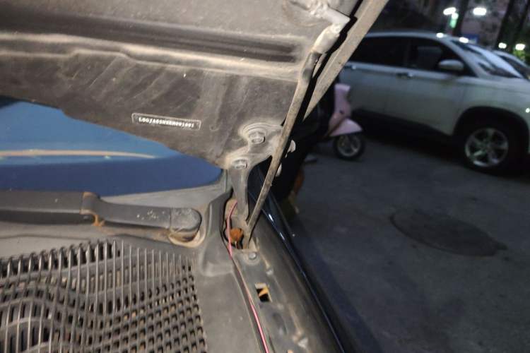 Used Buick Excelle 2013 1.5L Manual Classic Model Engine Bay Left
