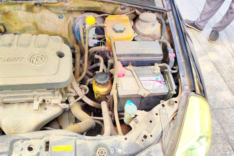 Used Buick Excelle 2013 1.5L Manual Classic Model Engine Bay Left