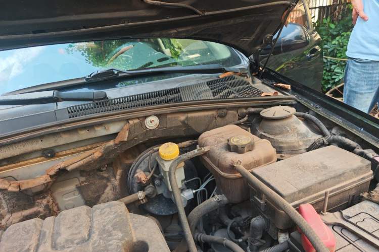 Used Buick Excelle 2013 1.5L Automatic Classic Model Engine Bay Left