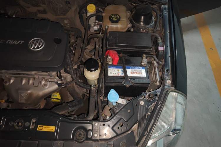 Used Buick Excelle 2013 1.5L Manual Classic Model Engine Bay Left