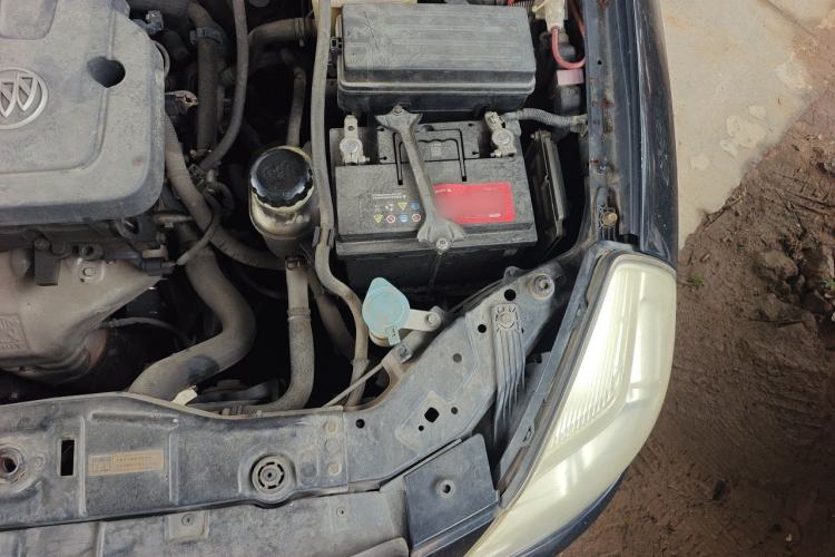 Used Buick Excelle 2013 1.5L Manual Classic Model Engine Bay Left
