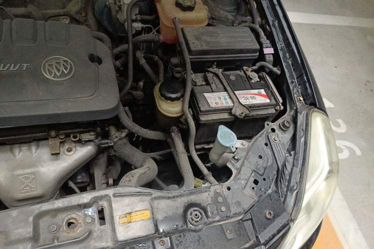 Used Buick Excelle 2013 1.5L Manual Classic Model Engine Bay Left