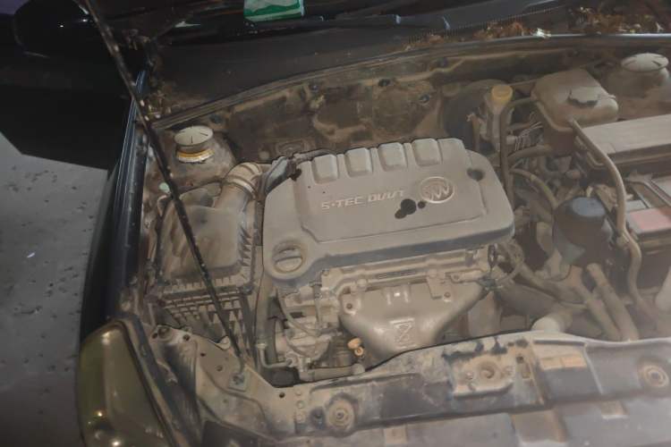Used Buick Excelle 2013 1.5L Manual Classic Model Engine Bay Right