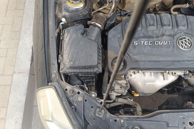 Used Buick Excelle 2013 1.5L Automatic Classic Model Engine Bay Right