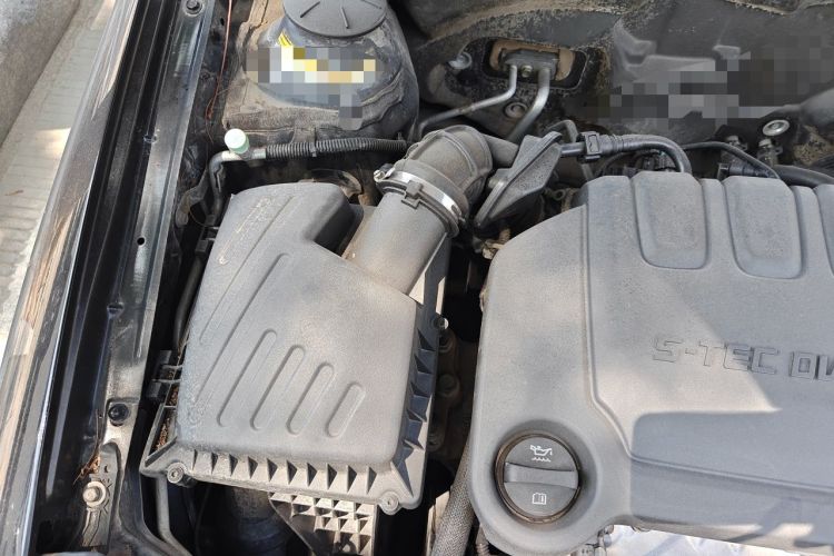 Used Buick Excelle 2013 1.5L Automatic Classic Model Engine Bay Right