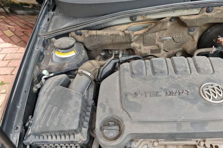 Used Buick Excelle 2013 1.5L Automatic Classic Model Engine Bay Right