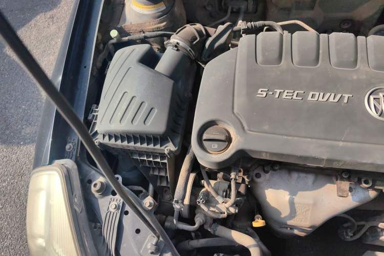 Used Buick Excelle 2013 1.5L Automatic Luxury Model Engine Bay Right